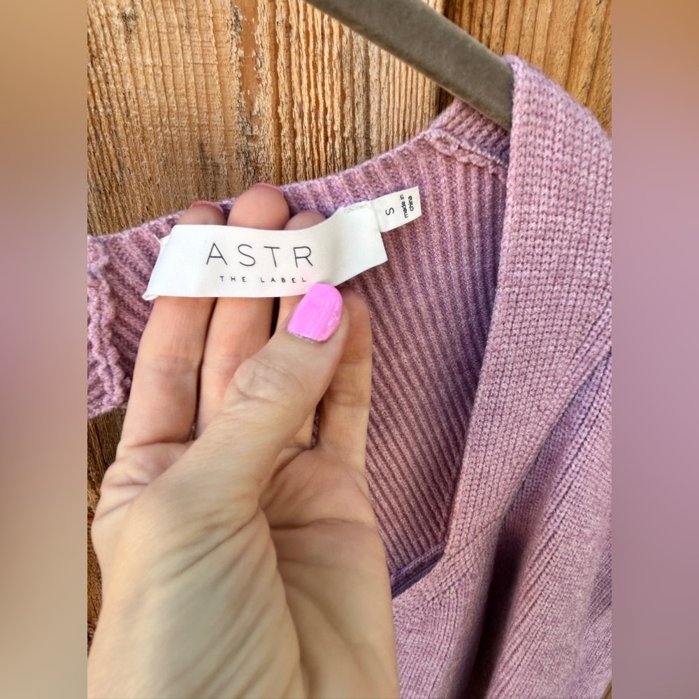 NWOT ASTR the label Catalina Cut-Out Sweater size small lilac color - Picture 6 of 11